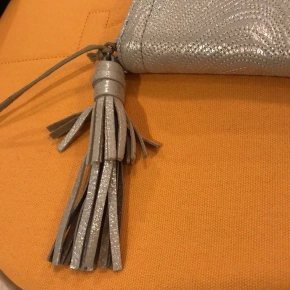 HOBO NILA LARGE ZIP AROUND WALLET in SILVER NWT